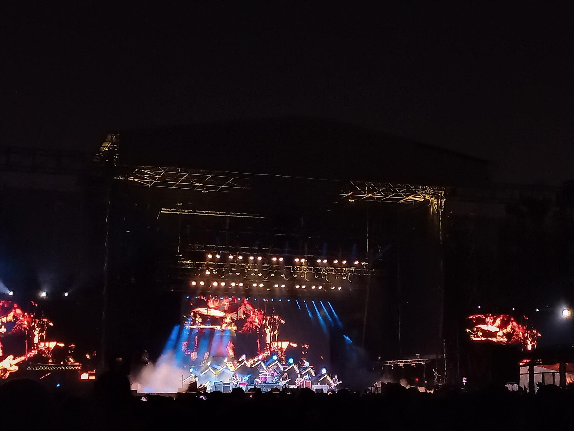 Foo Fighters concert suites