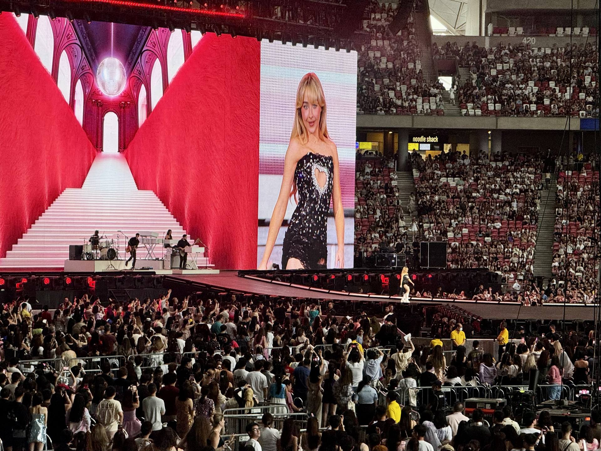 Sabrina Carpenter concert suites